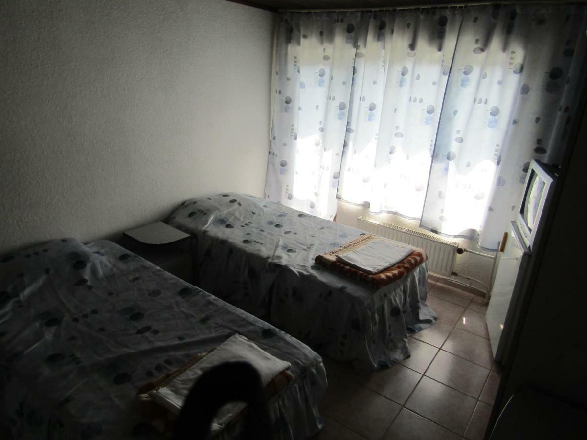 فارنا Hostel Papagal المظهر الخارجي الصورة